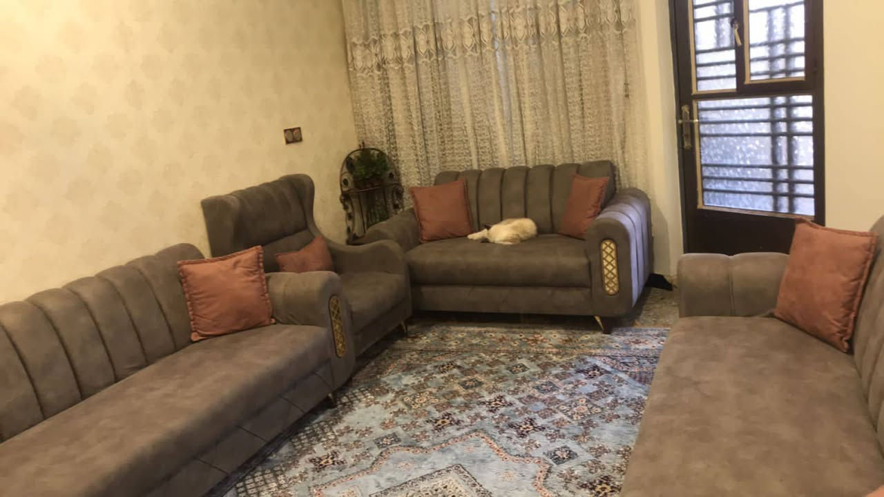الدار للبيع ركن زراعي سند 25مال بيت سعيد
🏚️🏚️🏚️🏚️🏚️🏚️🏚️🏚️🏚️
عباره عن وحدتين سكنيه 
بس تفتح باب عل خارج او اتريده بيت كامل 
🏚️🏚️🏚️🏚️🏚️🏚️🏚️🏚️🏚️
مساحة (85) متر 
واجه (6.50) 
عرض الشارع (10) متر 
السعر (250) مليون 
بناء (٢٠٢١) 
🏚️🏚️🏚️🏚️🏚️🏚️🏚️🏚️
طابق لا رضي يحتوي على كراج صغير مدخلين غرفه وصاله مطبخ وخدمات وخدمات خارجيه 
طابق ثاني يحتوي على 3غرف نوم وصاله وخدمات 
وبيتونه وسطحين 
🏚️🏚️🏚️🏚️🏚️🏚️🏚️🏚️🏚️

العنوان سبع ابكار شارع علوة بغداد 

🟥🟥🟥🟥🟥🟥🟥🟥
يمكنكم إرسال عروضكم العقارية ( اراضي _ دور _ عمارات وكل ما يتعلق بالعقار ) ما عليكم سوىى ارسال المعلومات برسالة واذا كان متوفر صور للعقار لعرضها في المكتب وعلى صفحتنا على الفيس والله الموفق
نسبة الدلالية / 1 /بل 100
🔶🔶🟣🔺🔻🟣🟨🟥
للاستفسار أكثر تفظل اتصل خاص دلال بغداد للعقار


**إذا كنت صاحب هذا الإعلان وتريد حذفه لأي سبب، رجاءا أرسل رسالة إلى الدعم الفني**