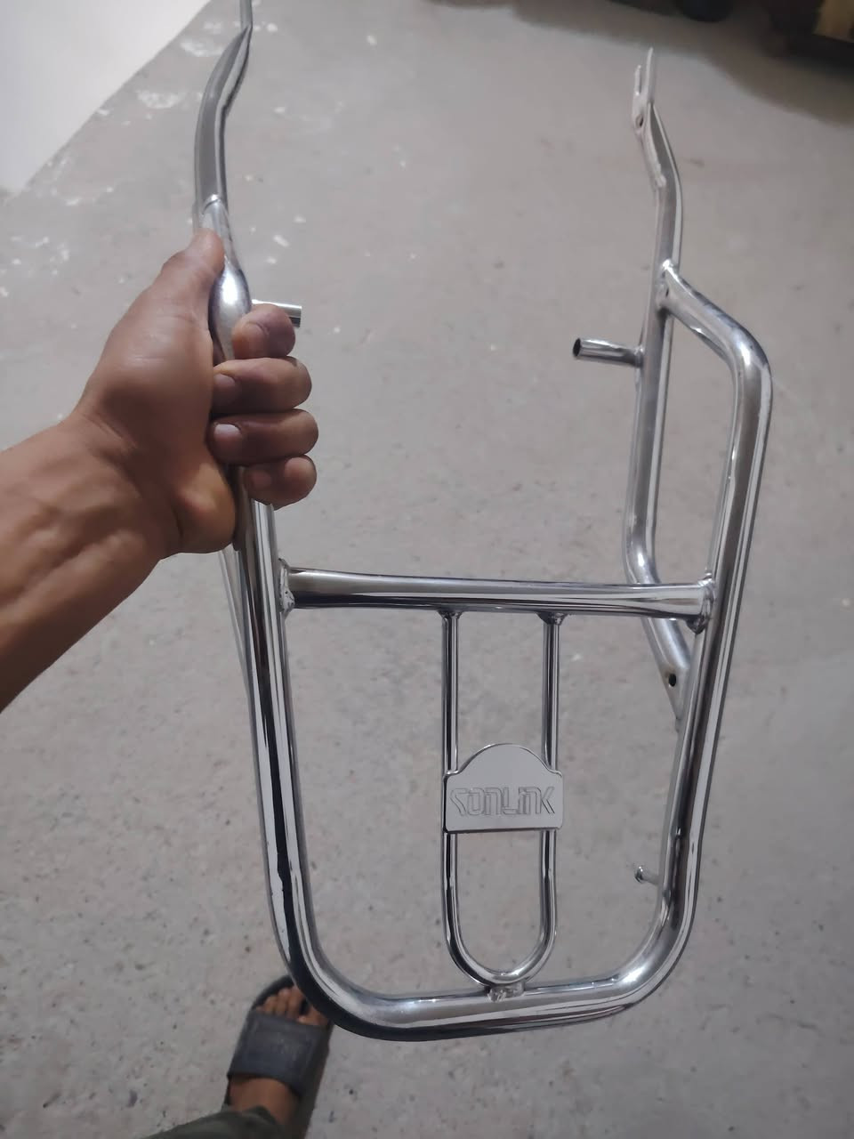 متاح تانكي الاصلي ما مشدود على دراجه بجيسه هو وصفاحياته يرهم عل تايكر والسيبان و سيبايه سونك الاصليه كله الثقيل مكاني حديد ***********
