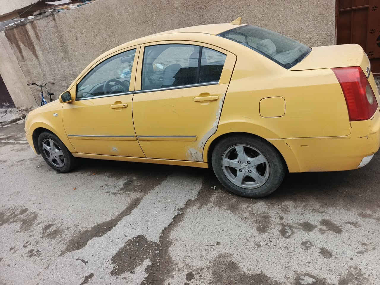 شيري اي فايف موديل 2011
محرك وكيركامري ابوالجف 
مصفره هيئه وغرامات وداخله هزه 
كبل تحويل بسمك 
 السعر 35 وبيه مجال بصيط 
مكاني زعفرانيه ***********
