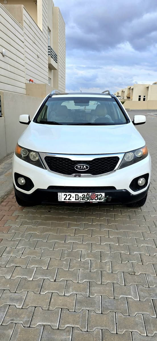 کیا سورینتو 2012 خلیجی
4سلندر ،پانوراما ، کشن جلد ، 190 هەزار ڕۆشتوە بێ بوخارو دکەڵ و سەرف ، چوار تایەی لۆکی لۆکی لە سەرە ، پارچەو پەڵەیەک بۆیاخی هەیە سۆنەرم داناوە لە گەڵ وێنەکان ، حەوت مەقعەد و تەبڕید مەرکەزی سێ بەش سەیارەیەکی زۆر پاک و بێ وێنەیە نرخی 150 و مەجالێکی کەم 
***********کلار

کیا سورینتو خلیجی 2012
اربع سلندر ، بانوراما ، ماشیە 190الف ، دبل گیر ،سبعت راکب ، تبرید و تدفیئە مرکزی 3 قطع ، سنوی و رقم جدید
قطعە باب سائق سبخ و شبر من جاملغ سائق سونر موجود ،سیارە نظیف بدون بخار و دخان كالار, السليمانية
