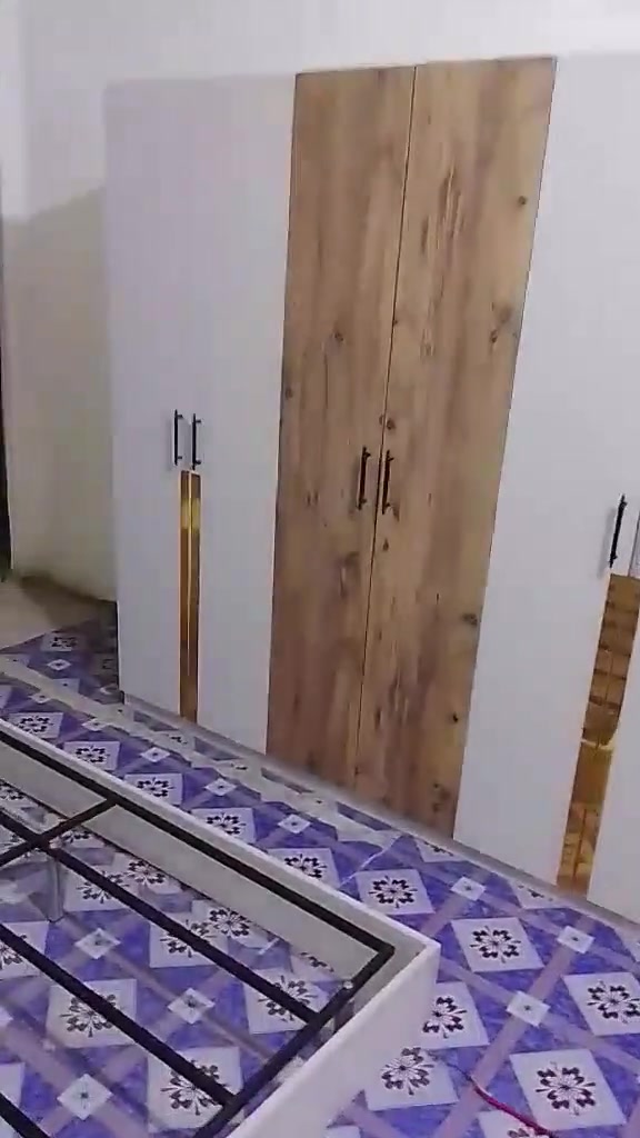 سلام عليكم غرفه لبيع مثل ماموجوده بلفيديو سعر 250 قفل نضيفه مكاني مدينه لصدر حي طارق  ***********
