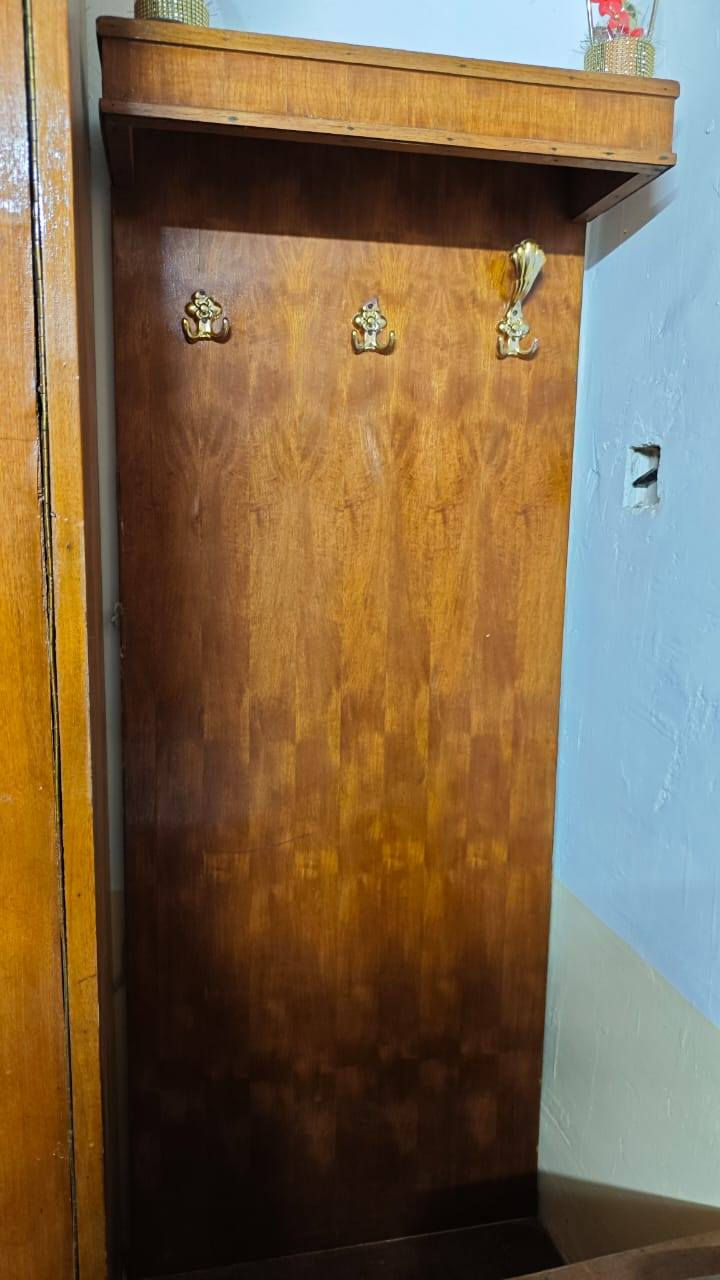 سلام عليكم غرفه نوم نضيفه 6قطع 400الف نجف شارع الوالي الرقم ***********
