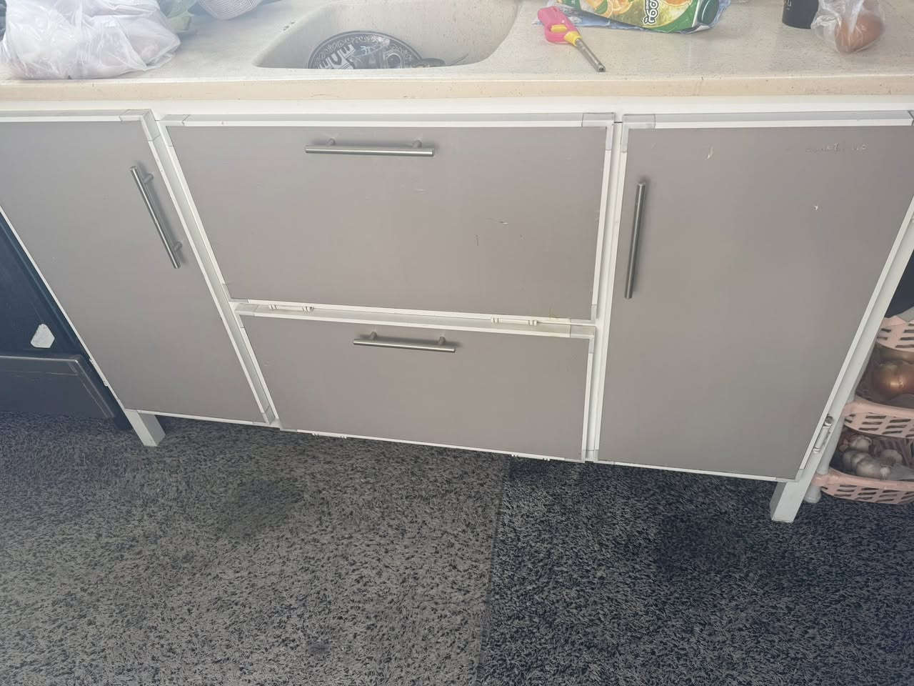 اغراض للبيع الكاونتر ٣٠٠ جديد
المكيفات ١٧٥ ضمان التشغيل
التخم ٢٥٠ 
الكنتور ٧٥
الجرابي الوحده ٢٥
ميز المرايه ٤٠
الاتصال عل الرقم***********
