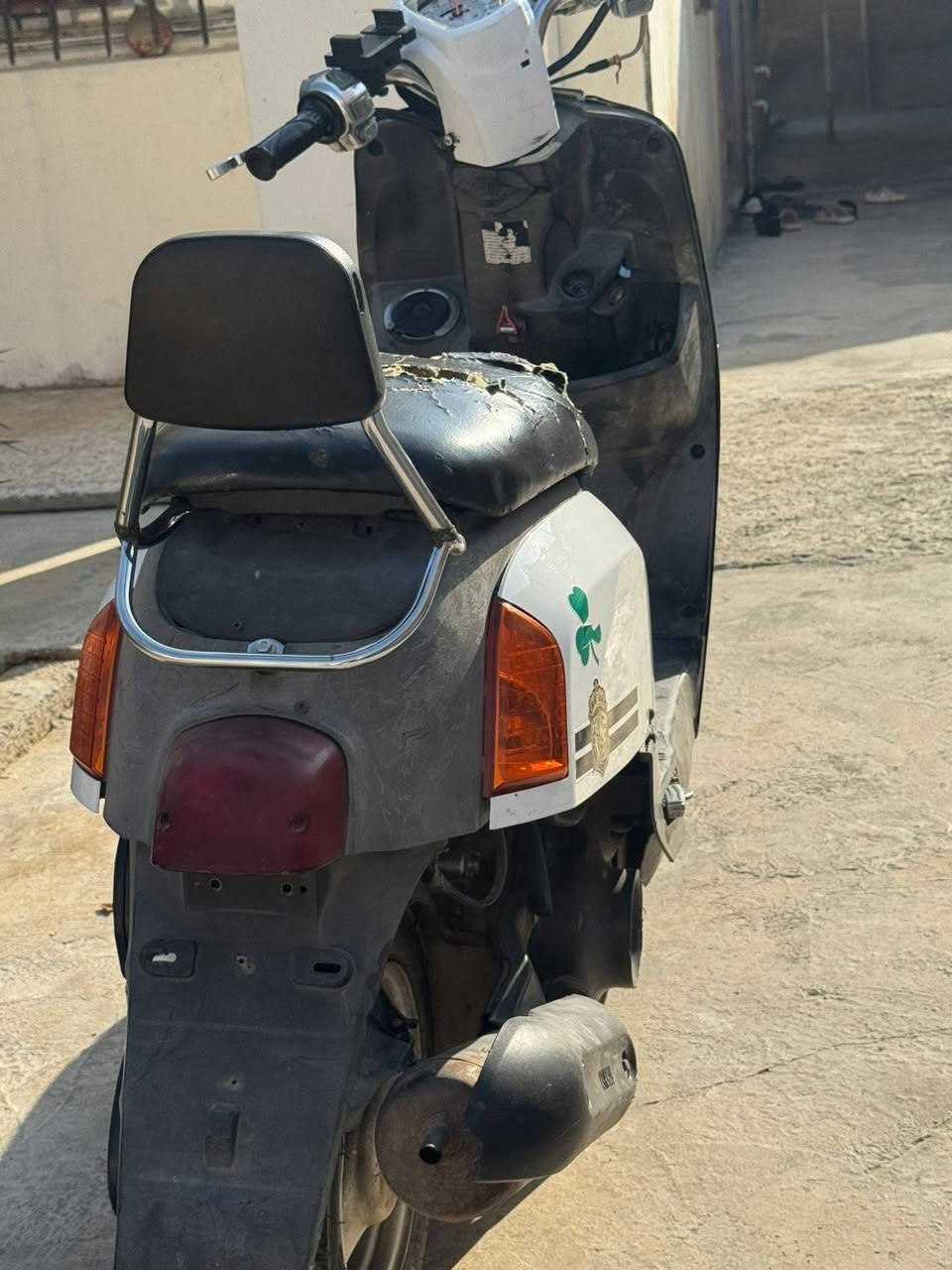 ماكس بوليس للبيع
الدراجه نضيفه و كلشي جديد 
كابريتر جديد
فيتبم جديد 
باتري جديد 
الدراجه نكره نقصهه بس هندر 
السعر ٤٠٠ وبيهه مجال 
متواجد واتساب /***********/
