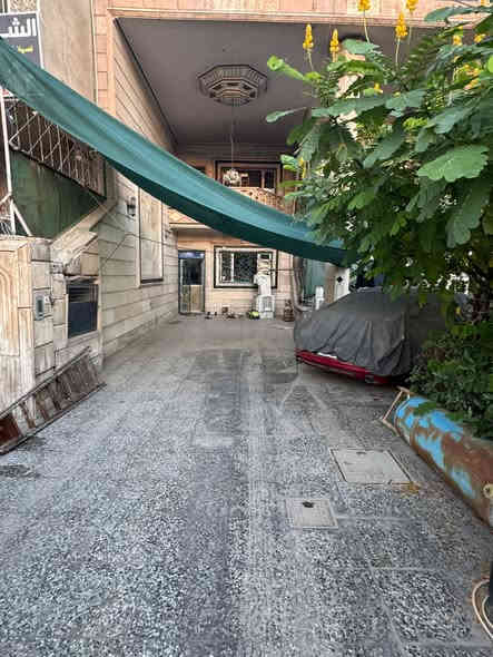 💎 للايجار في السيدية 💎

بيت مساحة 300م تجاري يحتوي ع 5 غرف نوم

واحده منها سويت صاله+حولي ومطبخ وخدمات 
صحية عدد 2 +منور مع كراج وحديقة
يصلح اي نشاط تجاري 
#مركز تجميل 
#معهد تدريسي
#مكتب محامي

الموقع📍 الظباط دخول مركز الوليد ع شارع العام مباشرتا📌
للأستفسار : ☎️ 
***********
***********
او زيارة;  مكتب المتحدة للأستثمار العقاري📍شارع الظباط قرب مجمع السفير📌
