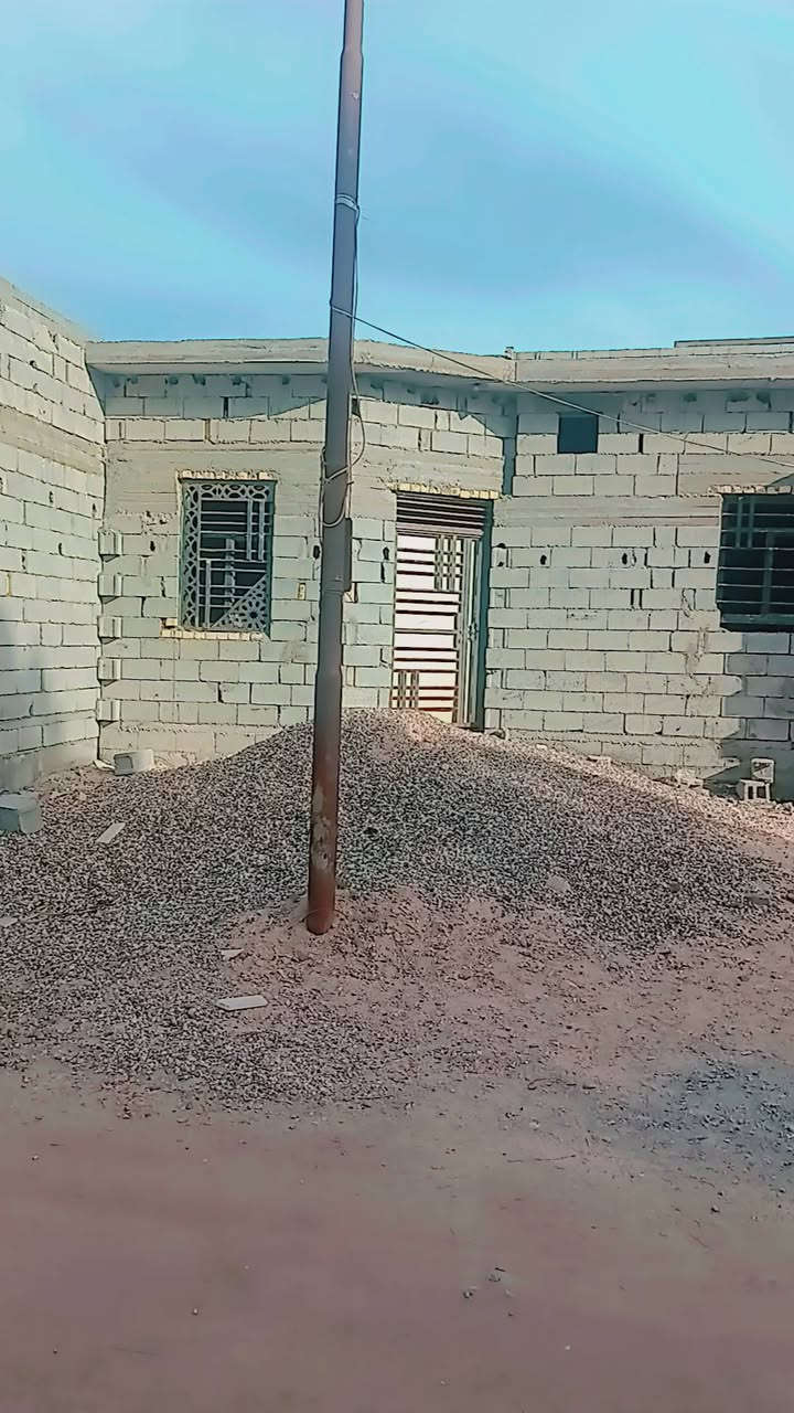 السلام عليكم هيكل كامل للبيع مساحه ١٧٠ الجزيره الفيروزيه شارع موسى الكاظم عليه السلام طابو صرف زراعي سند ٢٣ بسم عراقي شارع ٨ متر يتكون من قرفتين وديوان ومطبخ ومناور وطارمه وهول جبير سعره ٥٠ نهايته للتواصل ***********
