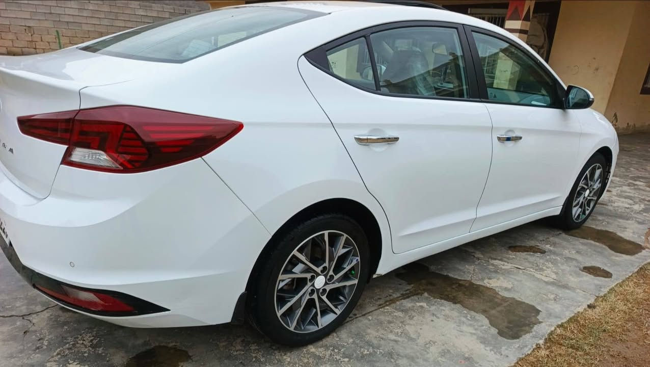 سلام عليكم من رخصت الادمن سياره النتره للبيع موديل 2019 فول سياره بصمه صندوق ذكي كشانه جلد  مكفوله كفاله عامه عدا دوسه ماشيه 85 السعر 170وبيه مجال للاستفسار ع هذا الرقم *********** المكان رمادي جويبه
