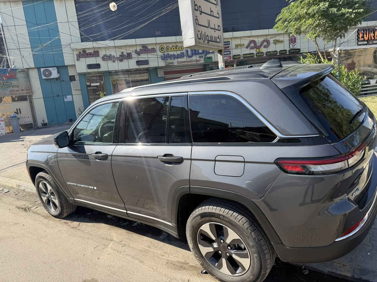 جيب كراند  شيروكي 2025
بانزين + هايبرد + شحن منزلي

المسافة المقطوعة:   الف ميل فقط  يعني زيرو

السيارة بدون حادث كلين يعني شخط ما بيهه حالهه حال الخليجي

رقم بغداد 
    

🚨 فول 1/1

1.  3 شاشات

بانوراما طكتين

2. بصمة

سستم صوت Alpine

3. تشغيل عن بعد  

5. كشنات جلد

6. كشن السايق ميموري

7. كشنات كهرباء

8. صندوق كهرباء

9. حساسات خلفية

10.  3 قطع تبريد

11. اشاير بالمري

12. رادار أمامي

13. رادارات 360

14. ثلاث وضعيات قيادة

15.  نظام اختيار الباتري او بانزين

16. كير ماوس

17. نظام منحدرات

18. هيتـرات بالكشنات

19. ويل كب كروم

20. لايتات لد

21. بكلايت لد

22. كشافات

23. بصمة أبواب

فول مواصفات 1/1   

🚨المكان  بغداد البياع 

السعر:380

للاتصال ***********
