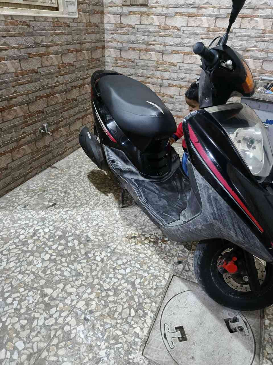 بريز صارلها شهرين نازله رمبه قفل 750
الدراجه ما مبولشه من الرمبه والله العضيم شديتها بيدي ختم واحد جيب فيتر وياك وتعال برغب ما مفتوح شرط بغداد مدينه الصدر ***********
