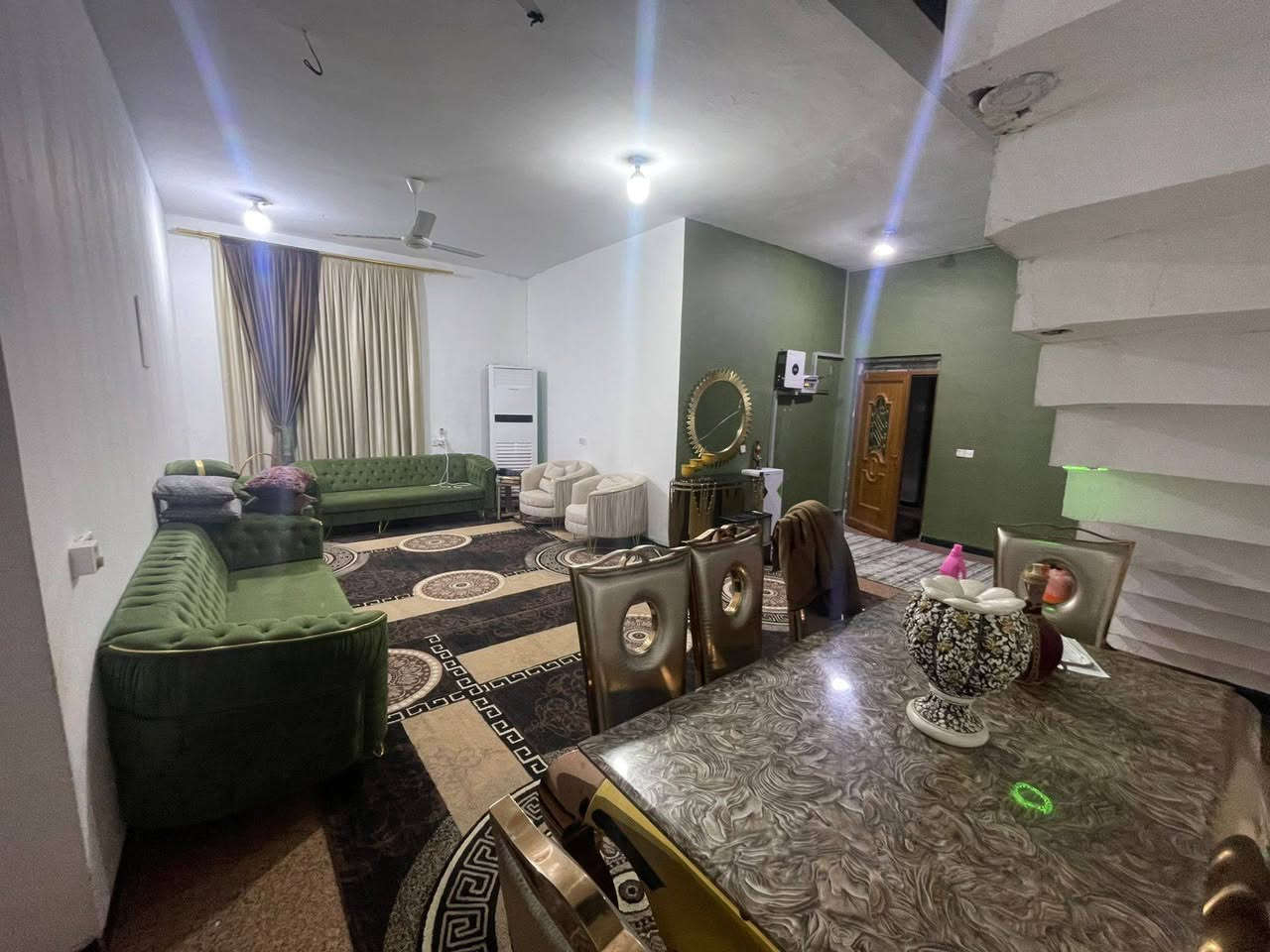 بيت بقضاء العلم للبيع منطقة روتانا مساحه واسعه مع طاقه شمسيه 16 امبير ضمان 15 سنه بيت متكامل السعر 95 مليون
***********
