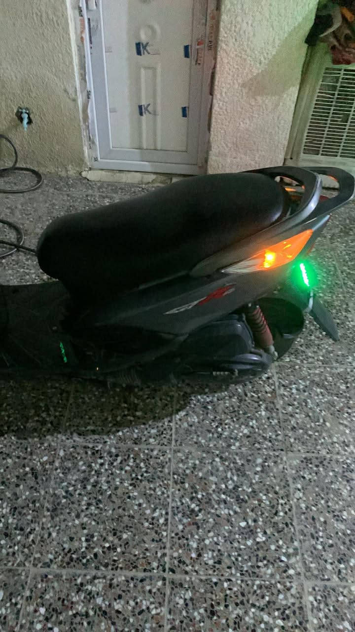 سلام عليكم عندي هاي الدراجه 
لبيع اسمهه ياماها ثعلب سرعتهه 140 
الدراجه امنت الله كلشي مابيهه ولا داخله مصلح صوتهه كلش ناصي ابد لا ادوخ راس ولا غير شي تشغل نكره واحده سلف وهندر كهرباياتهه كلهه شغاله اشاير يمته ويسره قفاله ثلاثه واحد القبه مال البانزين واحد لجنطه واحد للسيرن 
خوان الدراجه سعرهه ب 750 الف وبيهه مجال لشراي مكاني ابغداد بلمدينه الصدر هذا رقمي ***********
