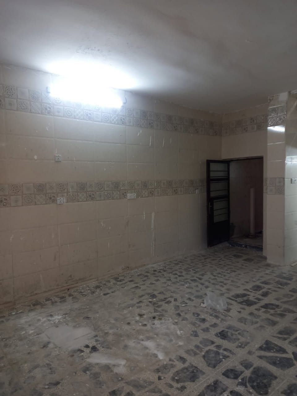 دار للبيع البلديات الصحفيين المساحة ٦٠م مربع طابو الصرف قرب علاوي ابو الشربت حديث ثلاث غرف نوم وثلاث صحيات للاستفسار الاتصال على الرقم ***********
