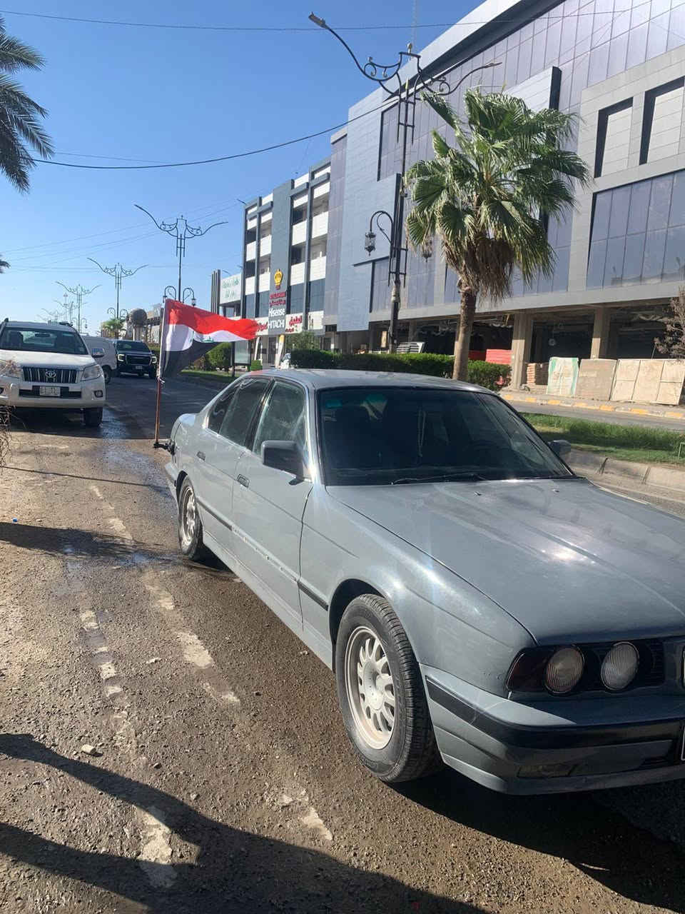 السلام عليكم شباب BMW5250مسكر  نضيفه ما بيها اي عيب يحتاجلها صدر امامي سعرها 65 وبيها مجال قليل مكانها تكريت ***********
