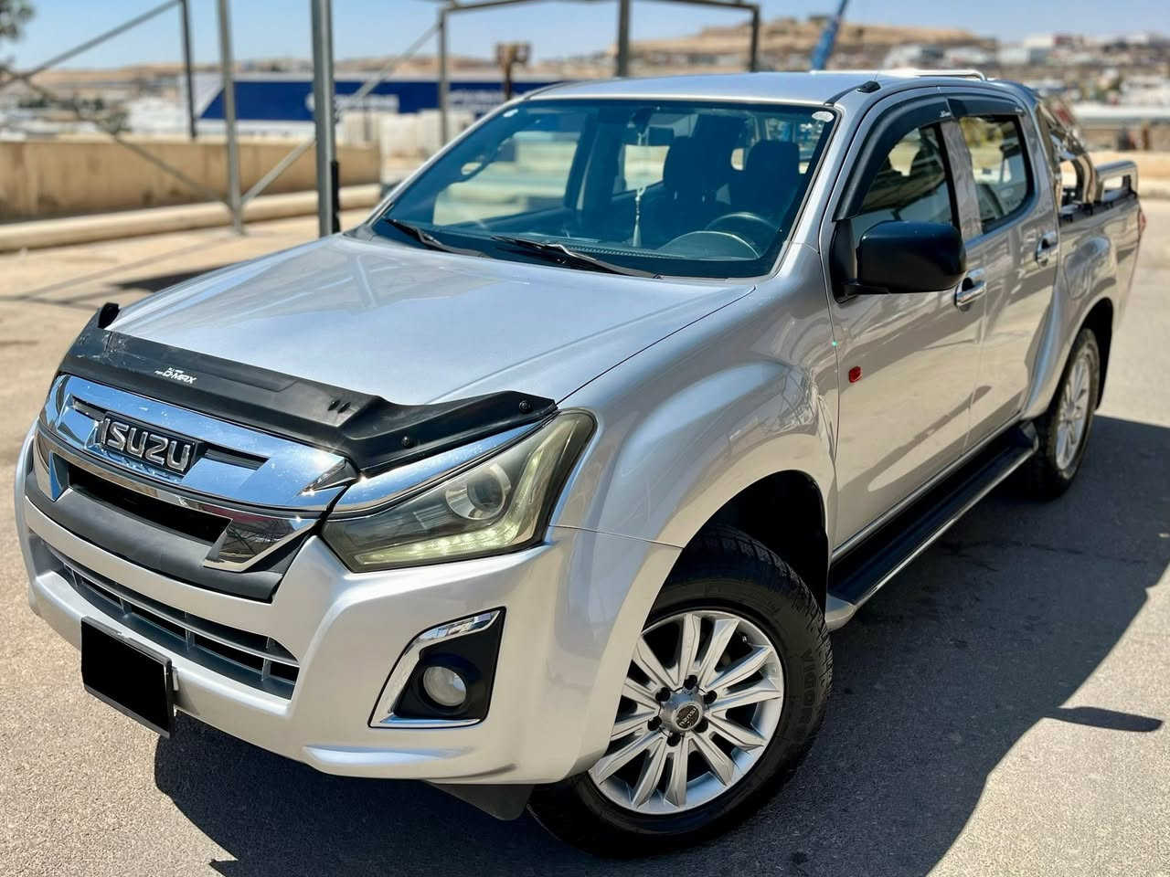 Isuzu D-Max 2020
البكب وارد الشركة  

بحالة الوكالة  

محرك : 

2500 سي سي 

4 سلندر 

تيربو ( انتركولر ) 

المواصفات : جير عادي/ 4x4 / كشافات امامية/ ضواو ليد امامي خلفي / بلوتوث / شاشة معلومات / جنط / مكيف / دبل كابين / ايرباج / بريك /Abs/ Apple car play / Android Auto )

تم عمل جميع الصيانات اللازمة للبكب 

للإستفسار الرجاء الإتصال على الرقم التالي :

0777942622

السعر: 13900 قابل للتفاوض عند المعاينة فقط وللجادين فقط


**إذا كنت صاحب هذا الإعلان وتريد حذفه لأي سبب، رجاءا أرسل رسالة إلى الدعم الفني**