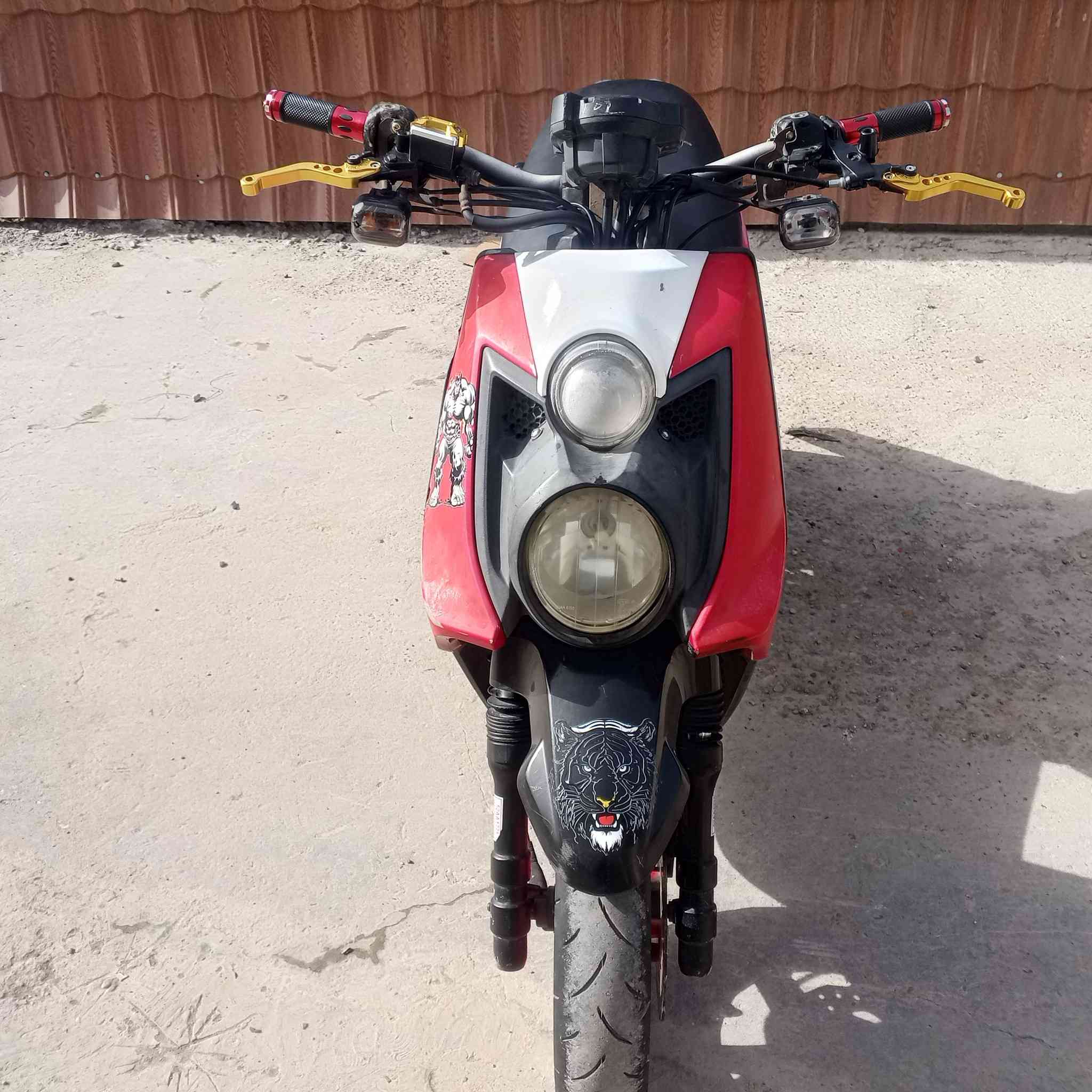 سلام عليكم دراجه للبيع دراجه مكفولة كفاله عامه نوعه سكنس جبلي مكينه مكفولة دراجه  نضيفه مداريه دهن موتل وبنزين محسن ختم واحد ويه المكينه مكاني بغداد الشعب سعر 950 واهاذه رقمي ***********
