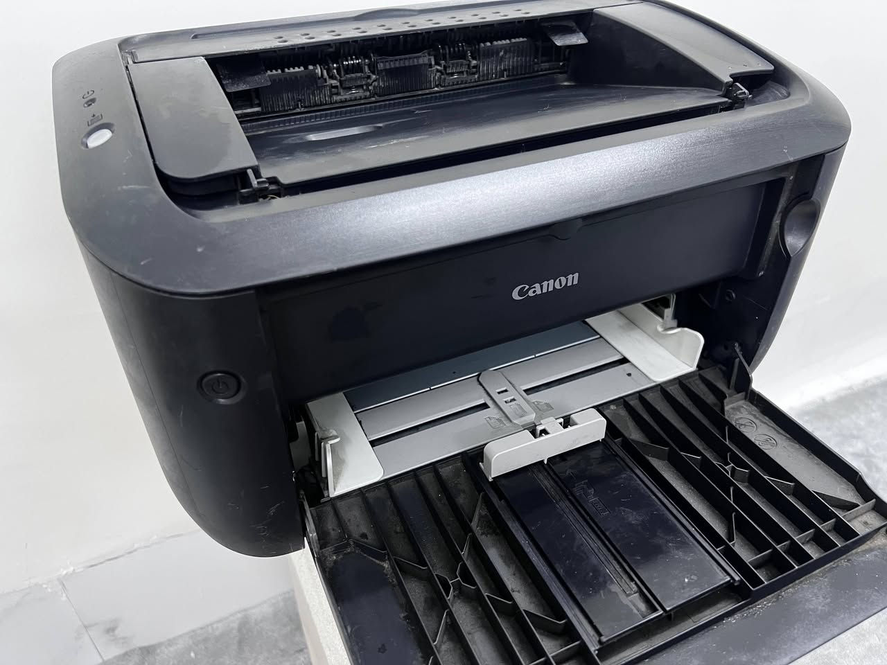 🔴🔴🔴🔴🔴 طابعة كانون الأصلية باب اول نوعها LBP6030 المرغوبة تطبع ابيض و اسود تفيد طلاب المدارس و الكليات طابعة درجة اولى مستعملة قليل سعرها ٦٠ قفل شرط الفحص 
للتواصل ***********
المكان كركوك
