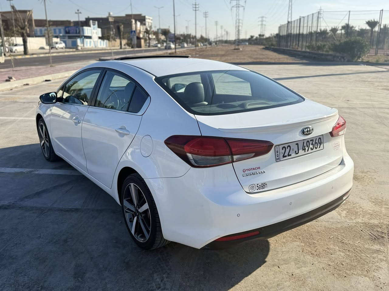 السلام عليكم
كيا سيراتو 2017  خليجي ايرانيه
فول ايراني تجي VIP اعلى مواصفات 
كفالة عامة من الصبغ والحادث والتبديل فقط دحجه بسيطه وجاهزة من جميع النواحي 
محرك ٢٠٠٠ دوش 
فتحة سقف سلايت 
بصمة ابواب وتشغيل 
انارة ترحيب 
داخل جلد 
المقاعد الامامية كهرباء 
خزن ميموري 
كشنات تدفئة تبريد 
هيتر استيرن  
نقطة عمياء ورادار امامي 
كاميرا خلفية 
شاشة ابل كار بلي 
تحكم ستيرن 
مود درايف
حساس امامي خلفي 
اشاير مري 
ليدات امامية خلفية 
اضاءة زنون 
يدات نيكل 
رقم اربيل الجديد تحويل مباشر 
سيارة جديده  بلعافيه ع الياخذها  
ماشيه السيارة ماشيه99
 الرقم *********** خابر وبيك خير وتدلل
مكان. ابسيارة. نجف
السعر 158
