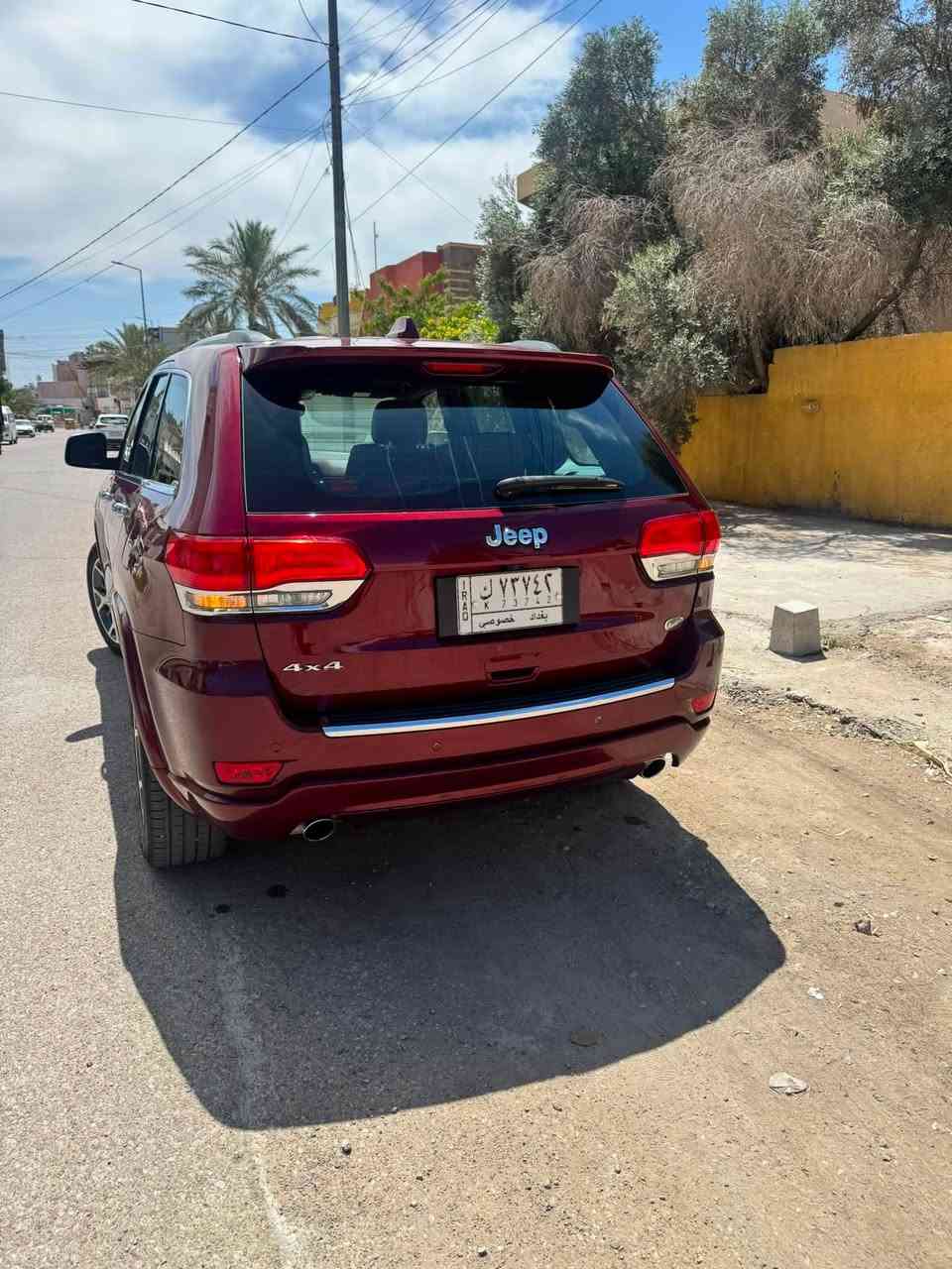 للبيع: جيب أوفرلاند بلس 2021 خليجي (وكالة هارلمان)
* اللون: ماروني، داخلية جلد قرميدي
* المحرك: 3.6 لتر (6 سلندر)
* دفع رباعي
* الممشى: 66 ألف كم
* رقم بغداد
* السيارة باسمي والتحويل ثاني يوم

أهم المواصفات:

* جكات بأربع ارتفاعات
* خمس وضعيات قيادة (منها Sport)
* تبريد وتدفئة للكشنات والستيرن
* كشنات كهربائية مع Memory
* شاشة كبيرة مع Navigation
* شاشتان خلفيتان
* نظام صوت مميز
* تشغيل بصمة وتشغيل عن بُعد
* حساسات أمامية وخلفية
* نقطة عمياء، رادارات، ومانع تصادم
* أضوية LED
* رنكات 20 إنج

حالة السيارة:
السيارة نظيفة جداً، جاهزة للاستعمال ولا تحتاج أي صرف. التايرات والصدر تم تبديلها قبل شهرين.

الملاحظات:
باب الخلف جهة السائق مصبوغ بسبب حادث بسيط مع وجود تقرير، وتم تبديل العدسات لتحسين الإضاءة..

📞 للاستفسار: *********** (اتصال أو واتساب
