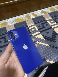 ايفون ١٢عادي بي فقط سماعه مزروفه قليل مال ابره  البطاريه ٨١.  جهاز نضي...