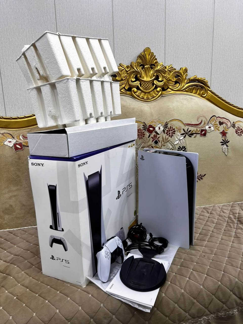 السلام عليكم 

  بلي فايف فات   شرق اوسط اخو الجديد كامل ملحقاته الاصليه ويا جوستك واحد الاصلي 

الجهاز  ريجن تو

ويا  ملحقاتة كاملة  الجهاز لا مفتوح ولا مصلح بنضافه الجديد
مع قرص تومب رايدر
وياه حساب هديه !!️ 
بي العاب
بيس25
فورت نايت
روكت ليك 

مراوس مع بلي فور+ فرق

مكاني بصره معقل الابله بضهر جامع سيد علي *********** 

السعر:550 قفل البصرة, العراق
