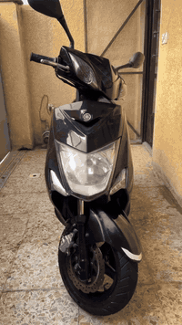 سلام عليكم دراجه سكنس لد حديث طلاعات دراجه جديده بمعنى الكلمة من كل نواحي ومكفوله كفاله عامه عد ضربه بل بك لايت فقط دراجه مكينه خير من الله شلعه معدل بلادي ممفتوحه نازله من ضلال بشهر ال10 سعرها مليون و300وببها مجال العنوان بغداد جديده شارع المسبح 
رقم :***********
