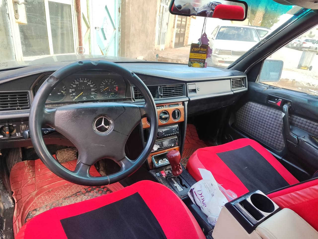 مارسدس طيارين
مديل 92 محرك وكير راس الثور 
رقم نجف دولي 
راعيها يريد مداور 
سنويتها ل2028
سعرها 33 بيها مجال حك الجيه 
رقم ***********
