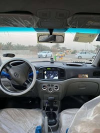 اكسنت 2009بيهة جاملغ سائق وصبغ عام مصبوغه ضربه بل بنيد خفيفه بدون دواخ...