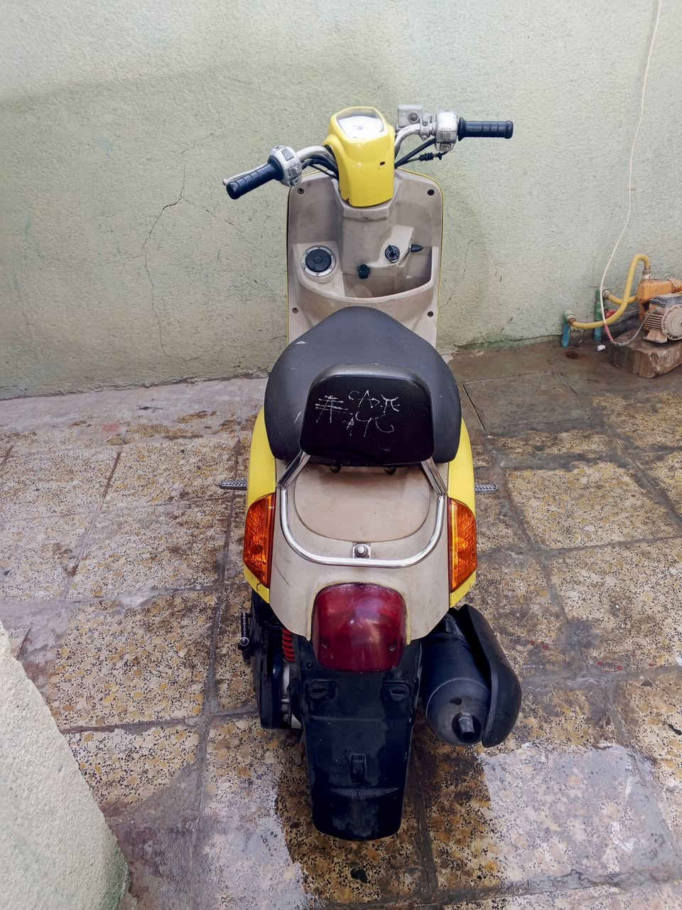 سلام عليكم دراجه بوليس فول نضافه برغي واحد مامفتوح ب750وبيها مجال الرقم وتساب فقط ***********
