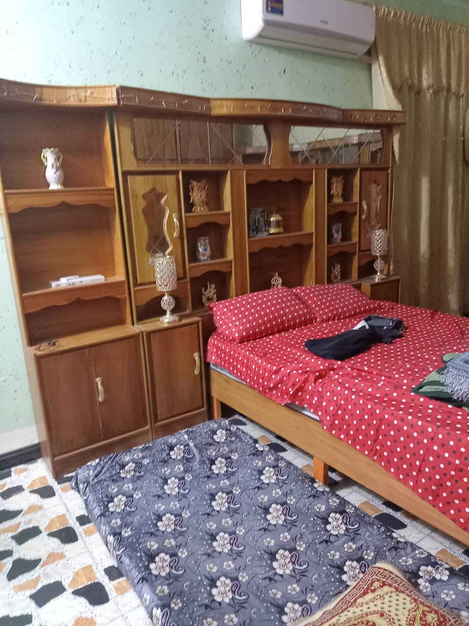 سلام عليكم يوجد غرفه للبيع عراقيه صاج سعره 900وبيه مجال بسيط شراي يتصل عليه هذا رقمي ***********    مكاني فلوجه لانبار
