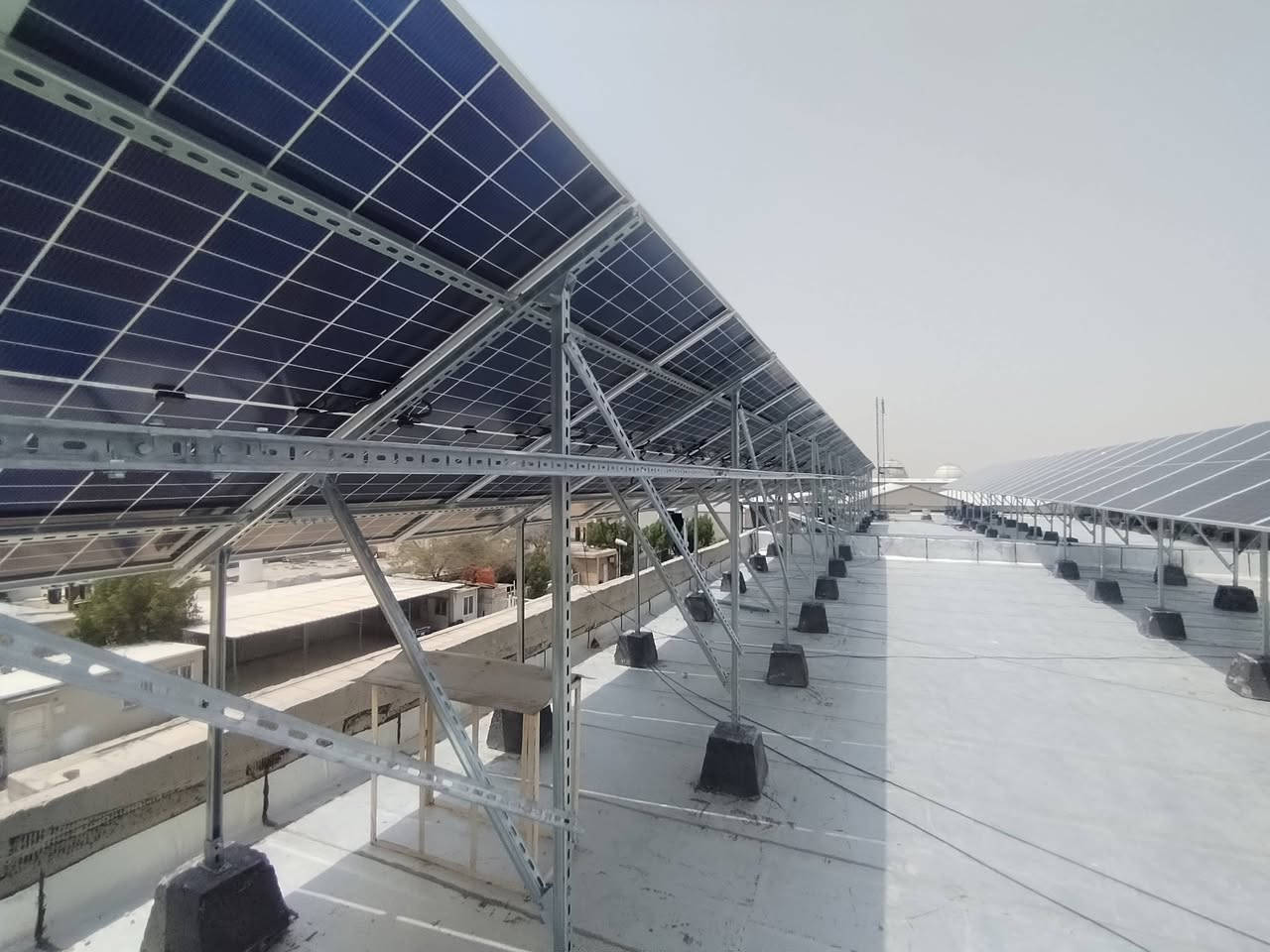 جاري العمل على منظومة on-grid سعة ١٢٦ كيلو واط ، ٦٨٠ امبير... انفيرترات المانية+مانعات صواعق ضمن المواصفات العالمية و منظومة التأريض
المكان /البصرة 
للاستفسار
***********

