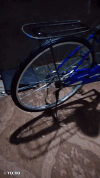 بايسكل للبيع بناتي حجم 26 لون ازرك  البايسكل ماناقصه يي شي كامل ويا مداكر ثنين سعر 80 وبي مجال قليل مكاني بصره زبير حي الريسز للتواصل *********** واتساب
