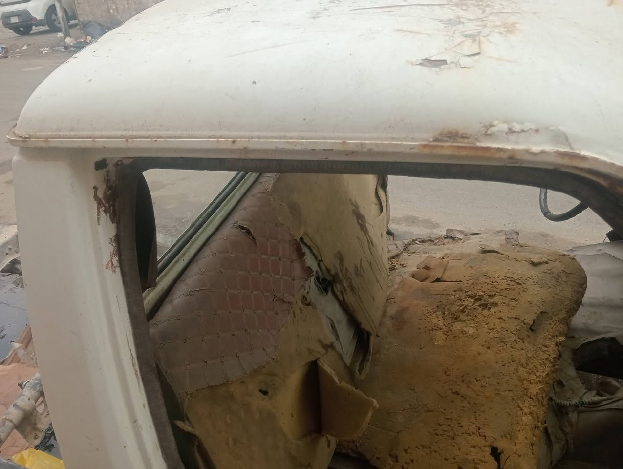 شاصي مع قماره للبيع وبسعر بسيط لضيق المكان بغداد ساحة الطيران اسفل تانكي الماء***********
