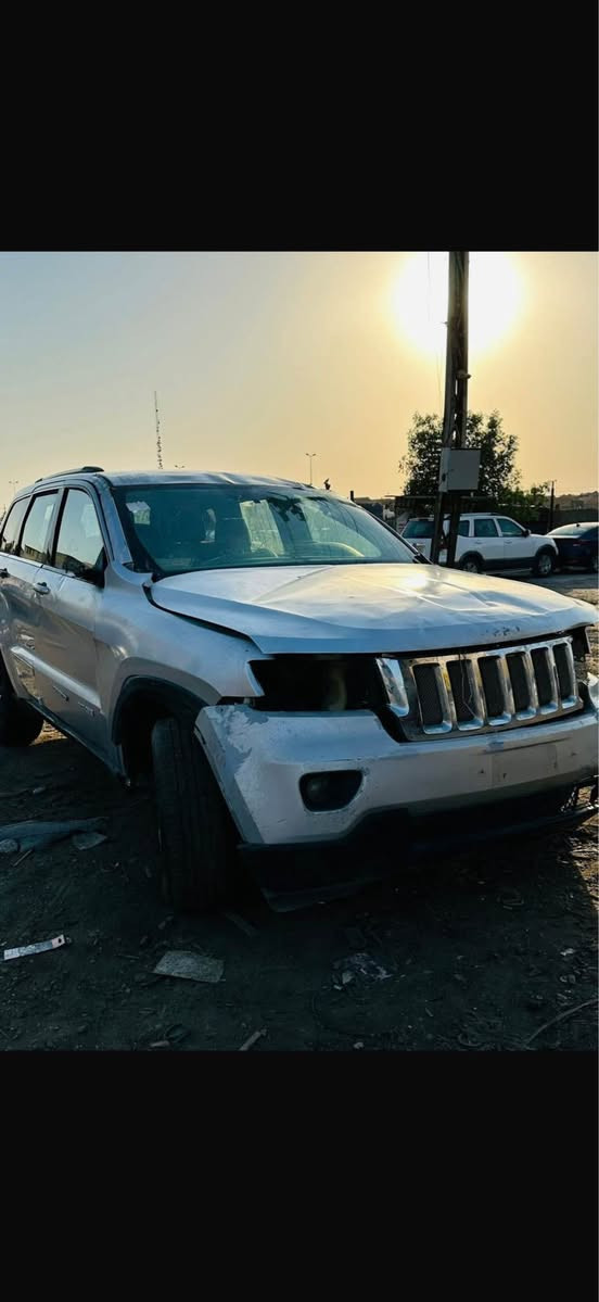 السلام عليكم 

جيب ٢٠١١ رقم بغداد الجديد هزة وفحص 
كله جديد تحويل مباشر بسمنه السيارة

للبيع على وضعها شغالة وتمشي 

سابقاً كلين تايتل حالياً بيها هذا الحادث 

السعر قفل ٦٣ ورقة 

*********** بغداد, العراق
