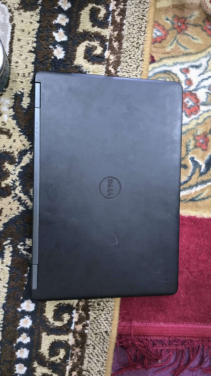 حاسبة للبيع 
_ معالج core i5 
_ ذاكرة ssd 128
السعر مناسب جدا للي يريد الجهاز خاص او يتصل على هذا الرقم 
***********
