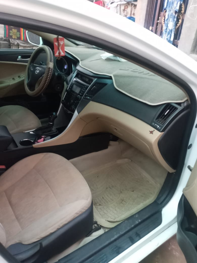 هيونداي سوناتا موديل 2013
بغداد المشتل
رقم ذي قار – إنكليزي وباسمي
رقم الهاتف: ***********
0771 368 4744

السيارة حادثها غرق بنسبة 15% فقط
بيها طخطخات خفيفة مثل ما موضح بالصور
الدواخل نظيفة جداً
تخم تاير جديد
محرك بحالة ممتازة (خير من الله)

السيارة جاهزة للفحص والمعاينة، وماكو شي مخفي.
البيع جدي والسعر قابل للتفاهم للجادين فقط.
