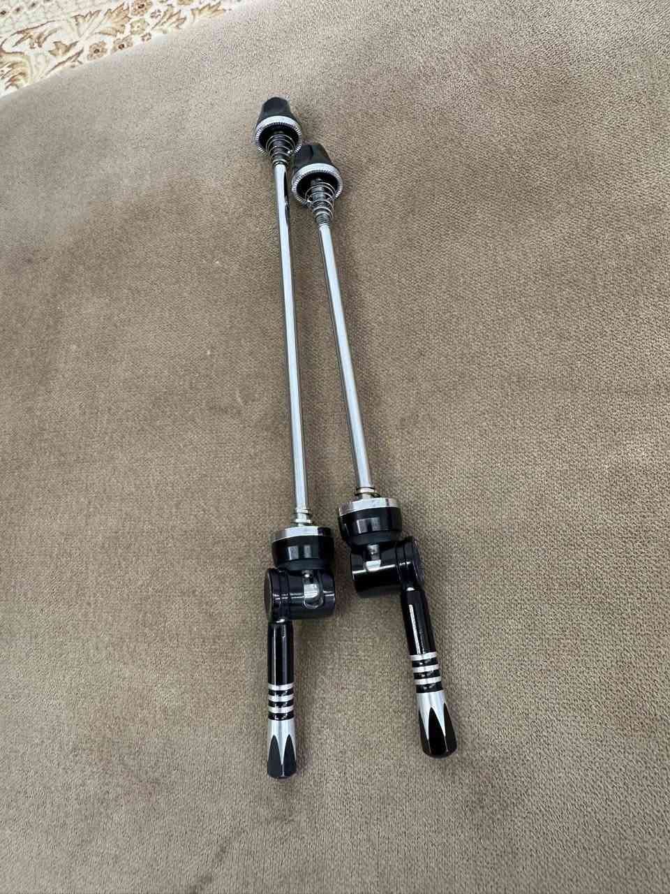 يا الله يا رزاق 👋
**🚴‍♂️✨ هلا بالشباب محبّين الدراجات! ✨🚴‍♀️
#متوووووفر  
#السعر ١٠ الاف
كمبليوانات أورجنال 🔥🔥
شكل مميز   😍 
نظام القفل خورافي وجميل بمعنى الكلمة 
.
.
متجر عبدالله المغامر يقدملكم افضل وأجود اغراض الدراجات الهوائية …🚲🚲🚲
✔️ شغل مرتب يخلي دراجتك فول وتخطف الأنظار 😎
✔️ أسعار مناسبة  لكل الميزانيات 👀
✔️ جودة أصلية وتحمّل عالي🚲
✔️ توصيل سريع لكل المحافظات 🚚💨
✔️ خدمة دعم بأي لحظة 💬✨
لا تضيع الوقت… جهز دراجتك وخلي طلعاتك أحلى ويا متجر عبدالله المغامر! 😍🚴✨
للأستفسار على الخاص او مراسلة الصفحة على الواتس آب 📞 📞


**إذا كنت صاحب هذا الإعلان وتريد حذفه لأي سبب، رجاءا أرسل رسالة إلى الدعم الفني**