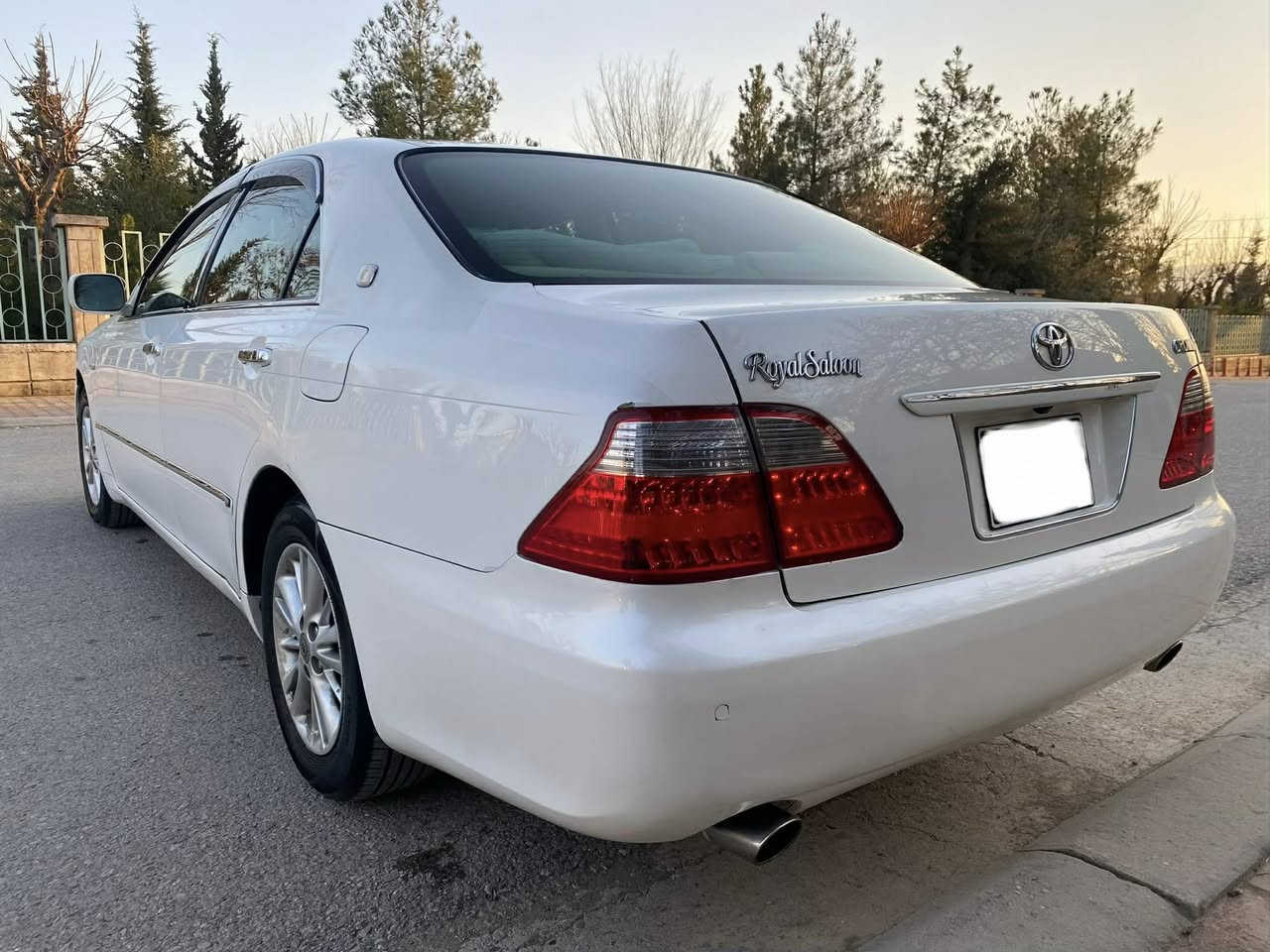 ٢٠٠٦ مةكينةوگيرگةورة ٢ دوكمة
ناوزةرد تةبريد ساردكةرم بةشةرت 
بريك  بةسراوة حاسةشاشة كاميرا بةسمة  
تةقةورةقةي هةموي بةشةرت 
١١٠ هةزار روشتوة. 
جالوشوخت قوباوي نية  جكة لةقوباوي بجوك خوار دركاي سةكن 
هةموي كياني بةشةرت 
٢بارجةبوياغ ئةوربا 
لوك لوك ماشلا. مةسروفي نية 
سعر ٦٨ مجال كةم 
***********
