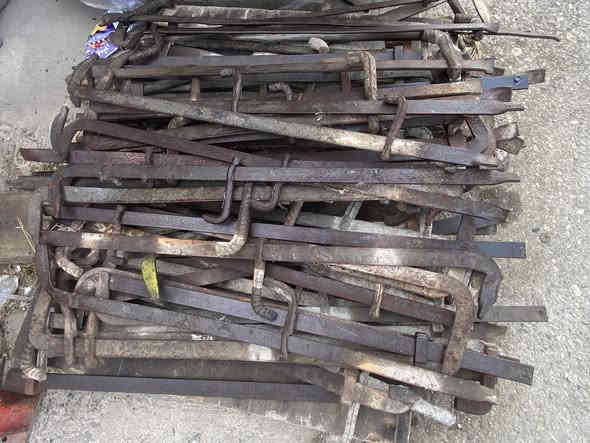 جكات وسكلات لايجار في بغداد دنك جميع قياسات وبولطات وفخات رباعيه وعاديه جميع قياسات ***********
