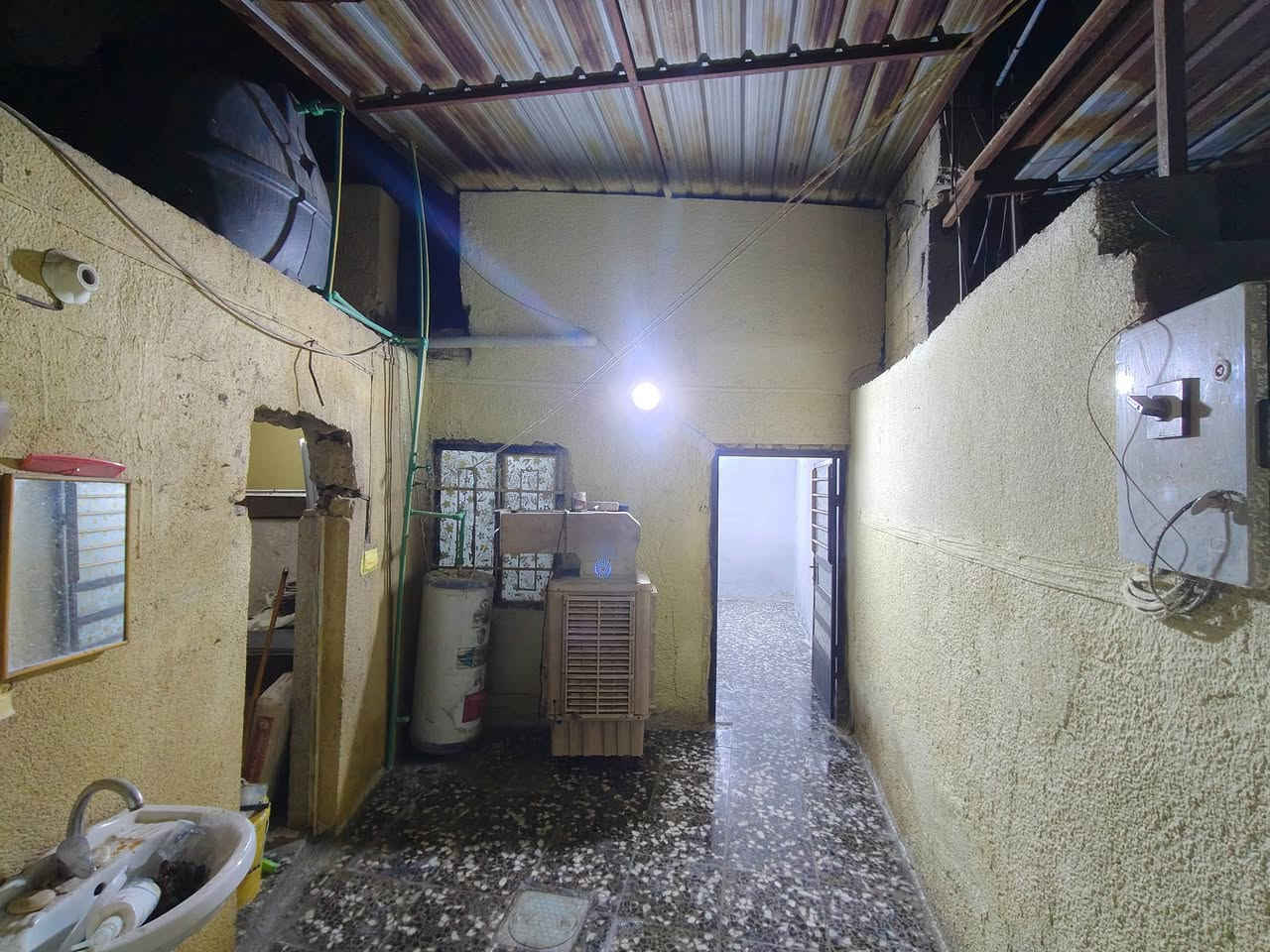 سلام عليكم بيت في سبع الصور للبيع مساحه 50 متر جاهز  مجاري كهرباء  ماء السعر 20  مجال***********
