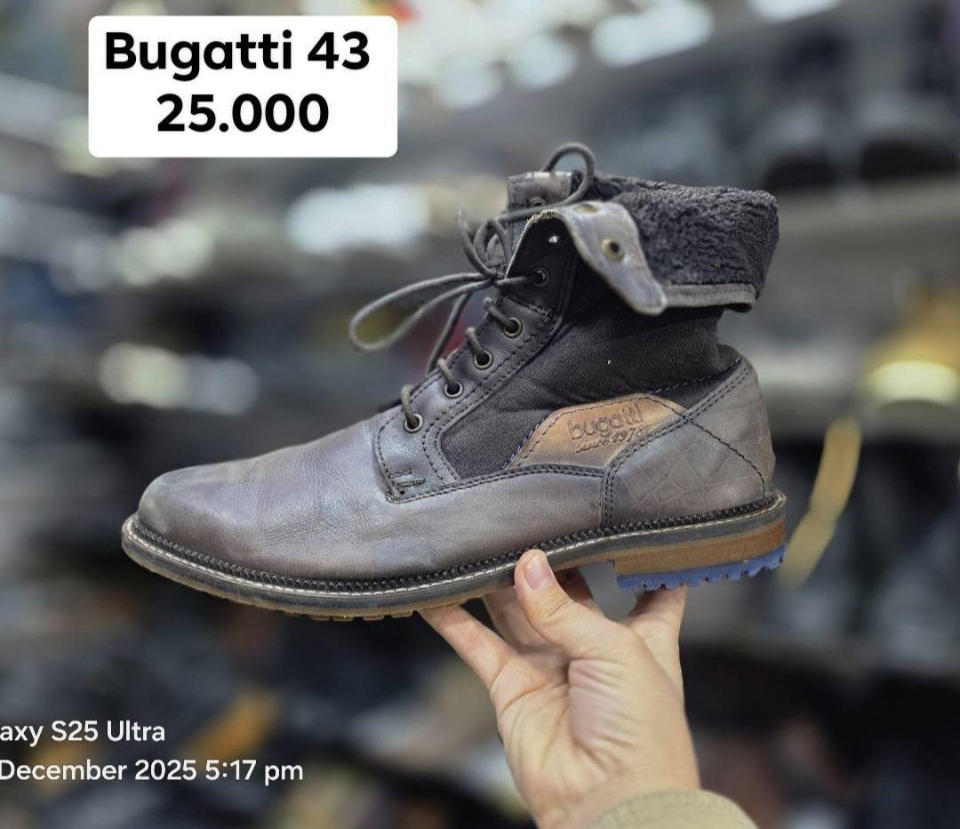 السلام عليكم 
كله تخفيضات 
بالة اورجينال اصلي الأوروبية 
سعر بين فقد 
10.000 الى 25.000

نسبة نضافة لكل حذاء
%75 %100 
واتس اب 
فايبر 
رقم هاتف

***********
توصيل موجود للمحافظات 🚕 
سليمانية زركتة قديم قريب مقبرة الشيخ احمد الهندي
