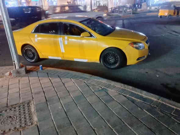 السلام عليكم ورحمه الله سياره ماليبو 2010 سياره كامله رقم انجليزي تحويل ثاني يوم ماكه ماكينه جير كورولا ابو يعني سياره محووووور انتبه محور 4. سلندر يرادلها ترتيب 
 شويه رقم الهاتف *********** السعر المطلوب 42
