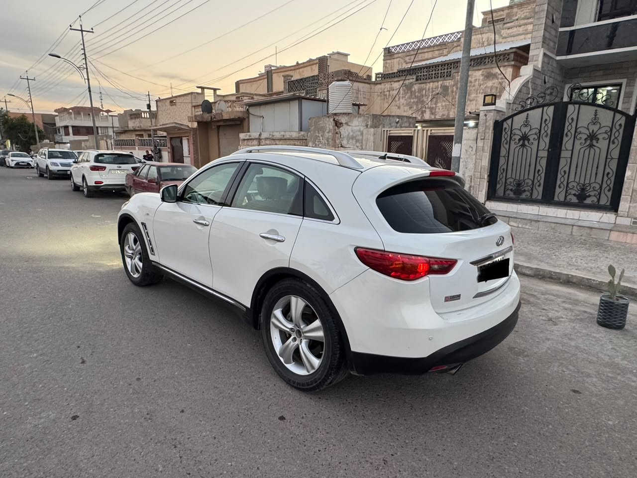 السلام عليكم 
وين عشاق الانفنتي 😍
ماكو هيج جمال ونضافه ☺️
للبيع انفنتي خليجي ✅
موديل 2011
كفاله عامه✅ 
فأت FX35✅
الوان ابيظ ✅
رقم اربيل تحويل مباشر ✅
هزه جديد ما صاقطه ✅
محرك وكير كفاله ✅
المواصفات 
فتحت سقف ✅
شاشه خلفيه بل سقف ✅
مري قلاب ✅
تبريد قطعتين ✅
تدف تبريد بل اكشانه✅
اكشانه كهرباء اثنينهن ✅
داخلال السياره بيجي ✅
شفتات سرعه بل استيرن ✅
تحكمات صوت بل استيرن ✅
مضخم صوت وسماعات فول ✅
شاشه وسطيه شغاله ✅
مثبت سرعه ✅
مانع انزلاق ✅
حساسات امامي وخلفي ✅
كامرات محيطيه 360 ✅
تشغيل بصمه ✅
وابواب والجنطه كذالك بصمه ✅
ويل ماله ابلادي ✅
وبعد بيه هوايه مواصفات ✅
السياره تخم تاير وصدر جديد ✅
عليه ادامه كامله ما نقصه برغي ✅
بل عافيه عل ياخذه بعده جديده 
السعر 135 وبيه مجال 
للاستفسار ***********
