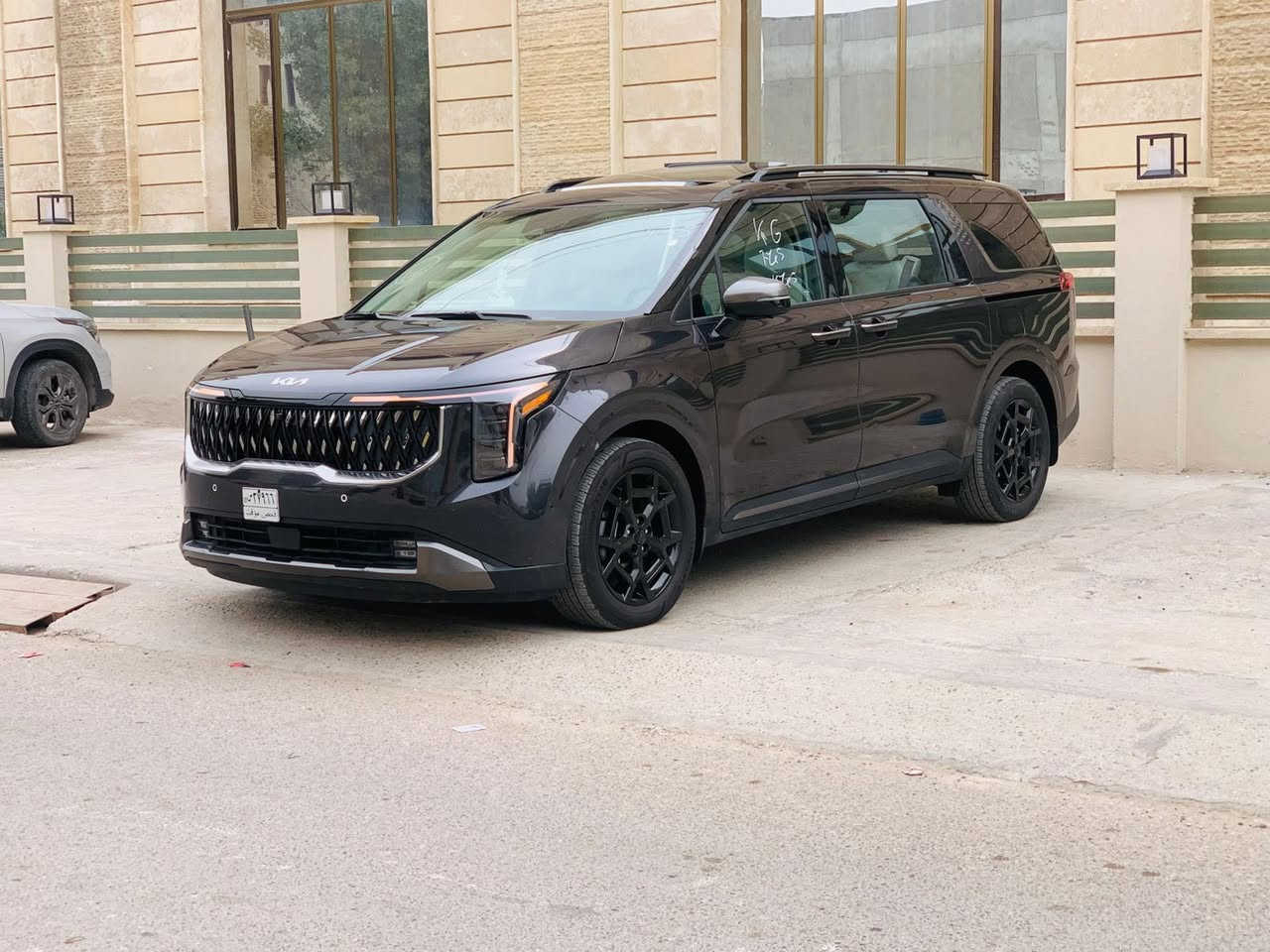 ياالله

السلام عليكم 

كيا كرنفال هايبرد 2025 SX  بلاك ادشن برستيج وارد امريكي 

Kia Carnival Mpv Sx Prestige 2025 1.6 Hybrid

                  Hybrid حجم المكينه : 1.6 تيربو + هايبرد 

         المسافه المقطوعه : 9 الف ميل  

            الضرر : بنيد دعاميه نفس الون     

             حالة الايرباك : دركه  

#مواصفاتها 

1.شاشه + شاشات خلفيه

2.كامرات 360

3.بصمه

4. بنوراما فتحتين

5.ويل كب اسود

6. تشغيل عن بعد

7.حساسات خلفي امامي

8.بيبان كهرباء

9.لايتات لد

10.لايتات زنون

11.بكلايتات لد

12.اشاير بالمري

13.رادارات 360

14.كشنات جلد 

15.ثلاث قطع تبريد

16.هيترات بالكشنات حار بارد امامي خلفي

17.هندبريك بصمه

18.شحن وايرليس

19.هيتر بالاستيرن

20.كشافات 

21.مري شفط

22.كشنات كهرباء امامي خلفي

23.كشن السايق ميمري

24.تحديد مسار

25.نظام ايكو سبورت عادي

26.كامرات محيطية داخل السياره

27. كشنات خلفيه VIP+ كهرباء 

28 .داتا شو

فول موصفات 1/1 جاهزه مرقم بغداد 

🟩 السعر  _ الطلب في التعليقات سيأتي إليك مباشرة 

تفاصيل اكثر هذا رقمي ***********

مكان السياره بغداد
