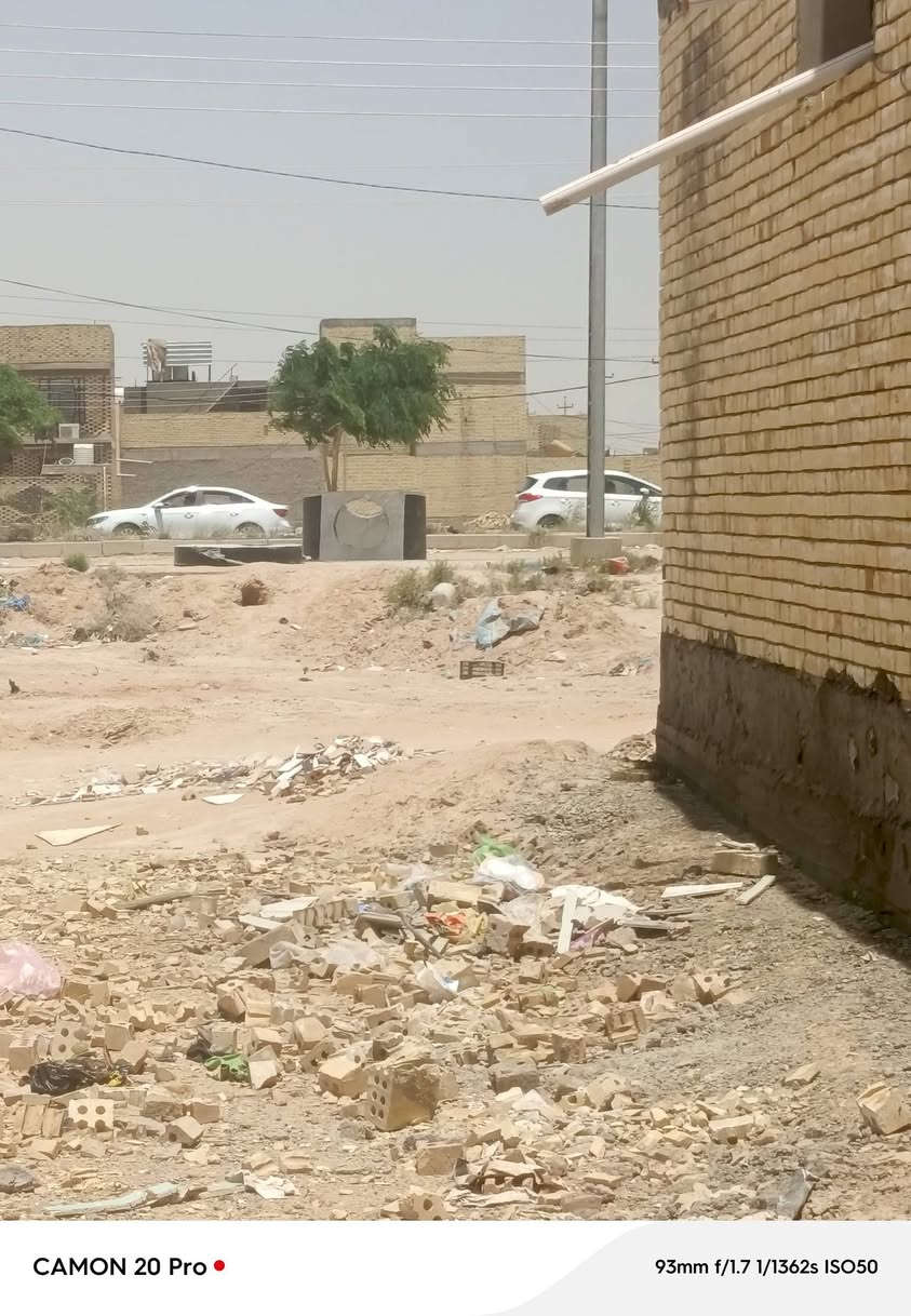 يالله بيت مساحه 100م بناء درجه وآلى طابوق نهروان صب كونكريت  بيت كامل نقص بس بيبان قرب موال حكايه ثاني بيت بيت عن شارع قنبر يبعد عن شارع 20 متر سعر 78 معه المجال رقم الهاتف ***********
