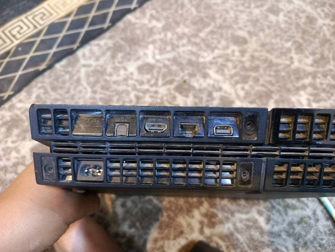 بلي 4فات للبيع وياه يده وحده وفيش مالته وقرص جيتي اي البلي نضام 13.2وقبله 9.0ما مهكر