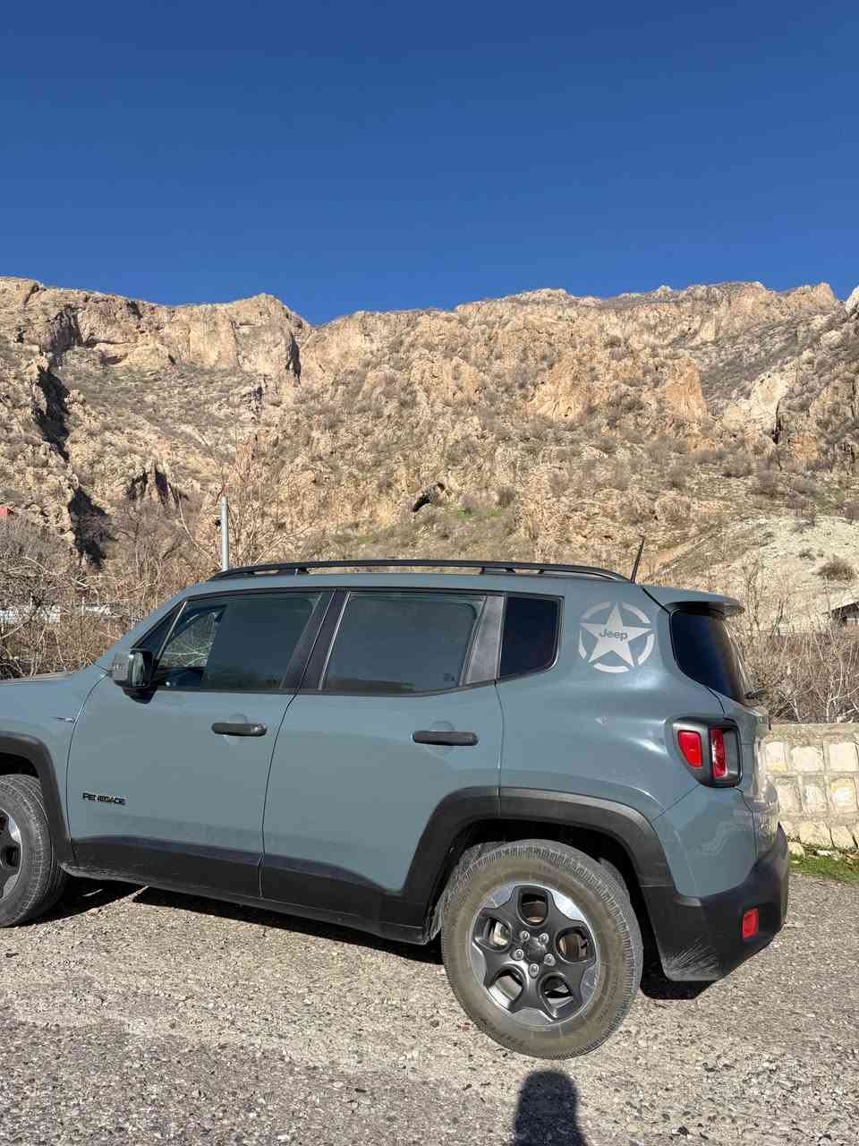 جيب موديل ٢٠١٨
مواصفات بصمه 
فورويل __هندبريك بصمه __تحكم ستيرن 
محرك ٢٤ عادي تنفس تبيعي 
ماشي ٦١ الف حقيقي 
بچم وراء كبس دعاميات مابي سبخ 
بابين تبديل نفس لون __نص جاملخ وتكم سبخ 
سعر ١٠٩ مجال ___مراوص حسب قناعه رقم شمالي بس 
***********  مكان اربيل أربيل, العراق
