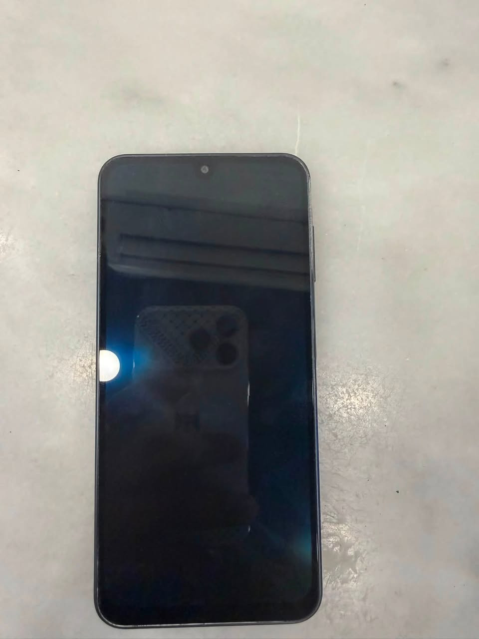 السلام عليكم
جهاز  SAMSUNG A16
غراضه كامله 
نضافته 95%
بي طخه بسيطه بل شاصي 
السعر 170
العنوان :بغداد/ العامريه 
رقم:***********
