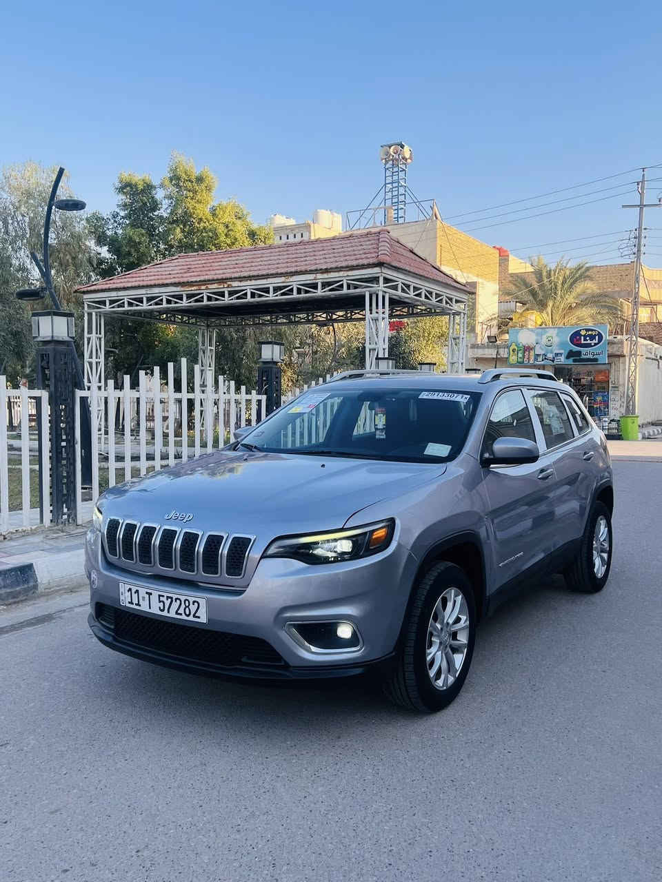 السلام عليكم ورحمة الله وبركاته.                             جيب بزون 2019 بغداد حره بسمي 
وارد امريكي حادث بنيد وجاملغ صبغ فقط صوره الحادث بل منشور باقي كفاله عام سياره جديده استخدام شخصي ماشيه 40 الف بوضع شركه بعده  مكينه  4 سلندر  مامفتوح موصفات حلوه نص فول السعر 129 وبيه مجال الشراي يتصل وبيه خير ويدلل 
مكاني ناصريه مركز                                                   اللاًستفسار اتصل. ***********
