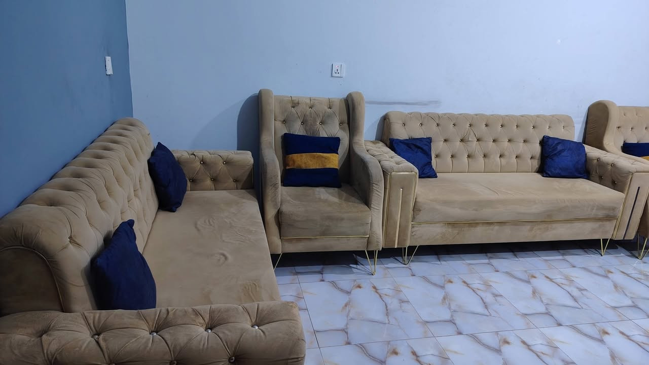 قنفات للبيع عشرة مقاعد ب400 وبي مجال بغداد الشعب الثعالبة


**إذا كنت صاحب هذا الإعلان وتريد حذفه لأي سبب، رجاءا أرسل رسالة إلى الدعم الفني**