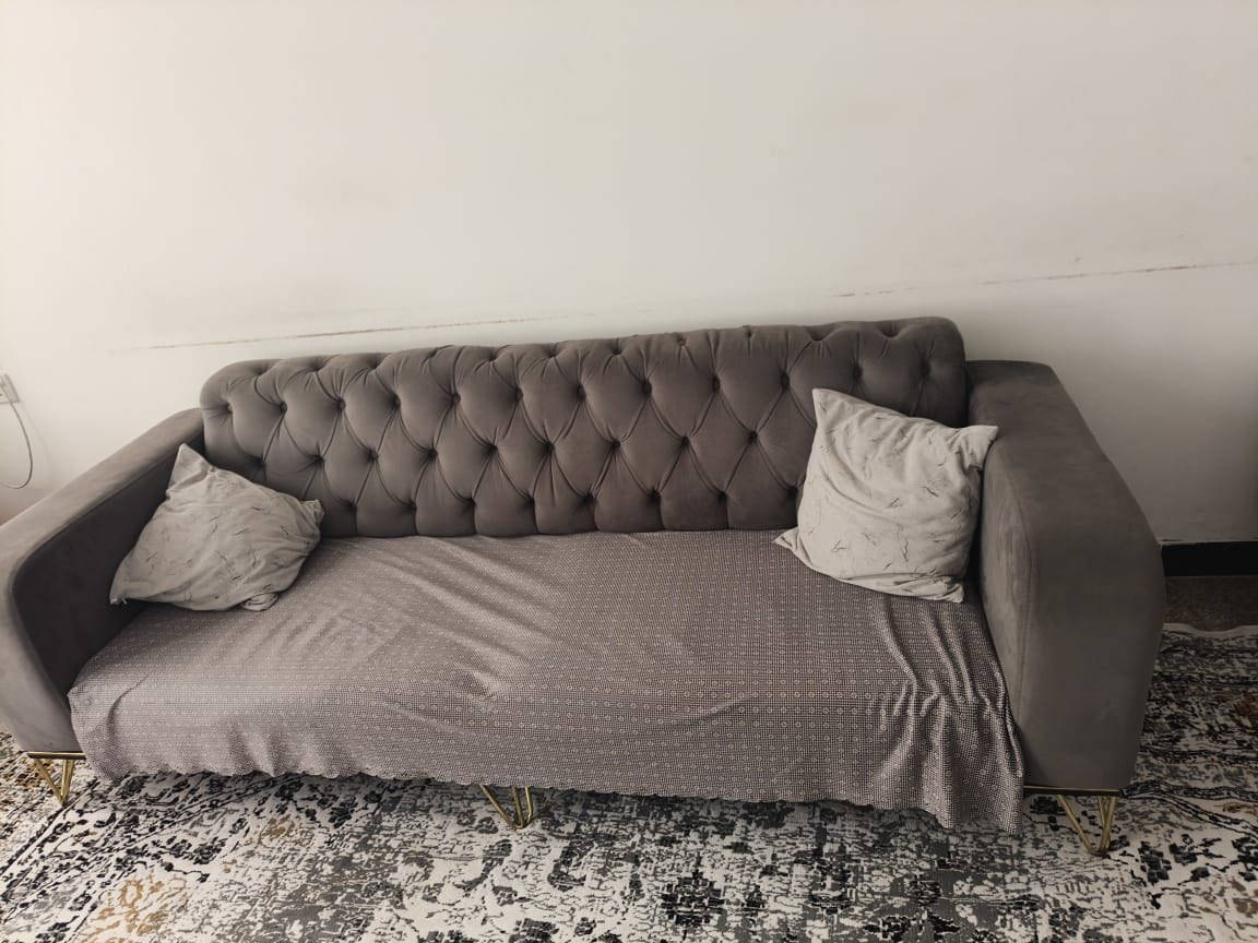 سلام عليكم تخم قلاب نضيف 10مقاعد رايده 450وبي مجال عنواني بغداد حي الجامعه التواصل على الواتساب ***********
